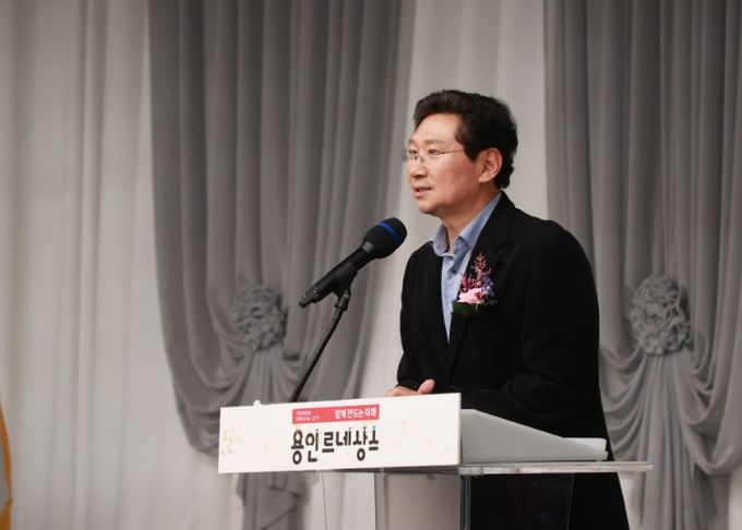 이상일 용인특례시장이 8일 제55회 한민족통일문화제전 시상식에서 인사말을 하고 있다