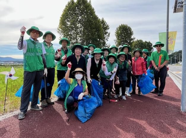 여주시 북내면 새마을회, 추석 앞두고 마을 대청소 실시