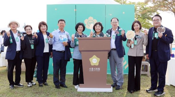 시흥시의회, 민들레 홑씨로 피운 소통의 꽃… 갯골축제 홍보부스 성료