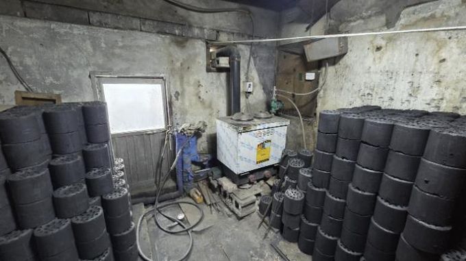 시흥재가노인통합지원센터, 금이동 저소득 어르신 가정에 연탄 300장 전달