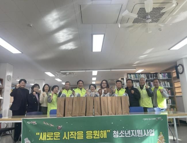 양평군 단월면 지역사회보장협의체, 단월중학교 졸업 예정 청소년에 책가방 지원