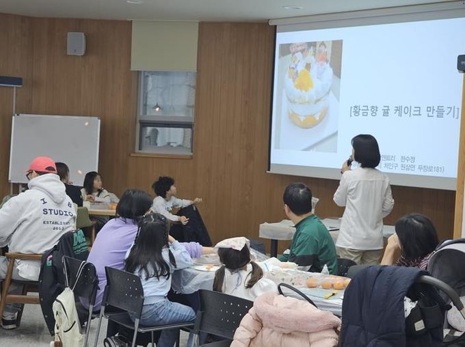 지난 13~14일 용인농촌테마파크에서 농산물을 활용한 케이크 만들기 체험행사가 진행됐다.