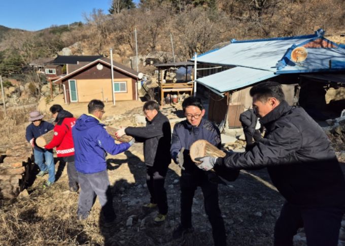 ‘사랑의 땔감 나누어주기’ 행사