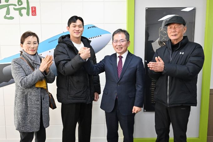 노범수, 입대 전 할아버지 계신 군위군 방문