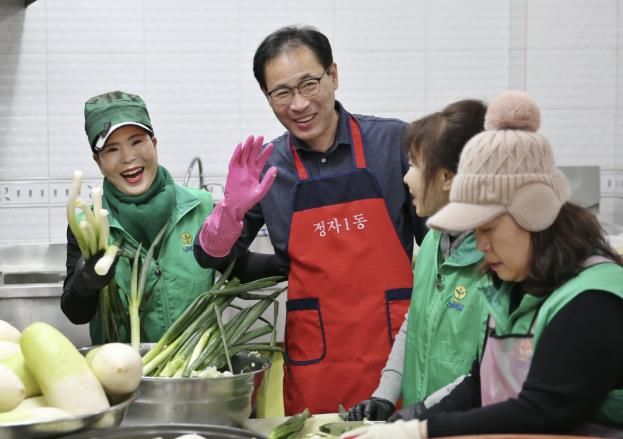 수원시 장안구 새마을부녀회 석박지 나눔 행사 개최