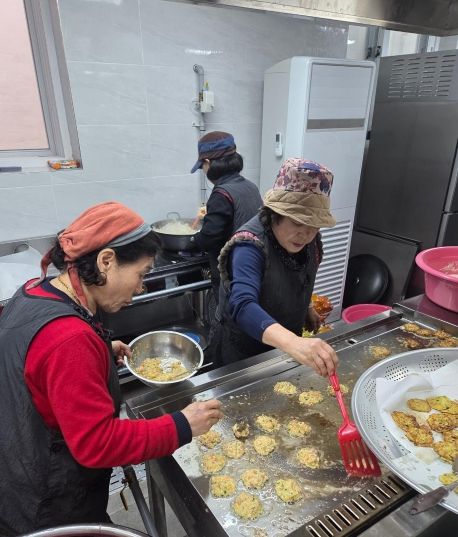 율면 이웃사랑봉사대, 설맞이 사랑의 반찬봉사 실시