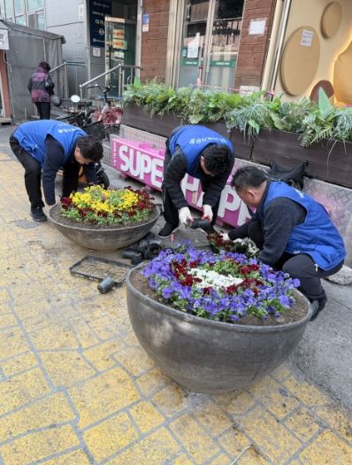 구리시 수택1동, 봄꽃 식재로 마을에 생기 더해