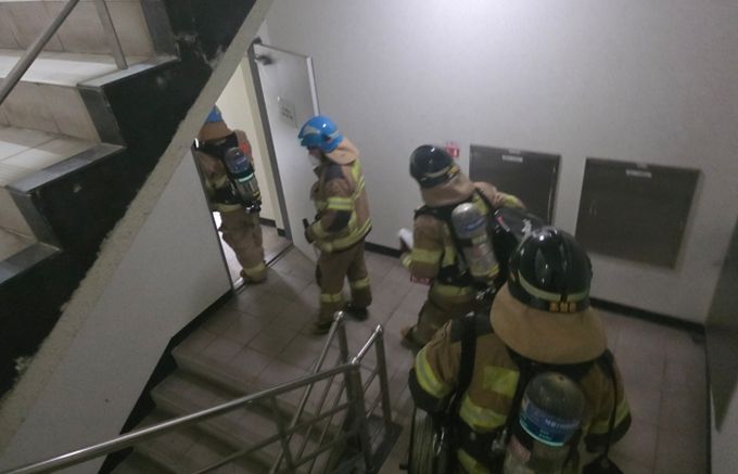 27일 오후 환경기초시설 화재 대응 모의훈련이 진행되고 있다.