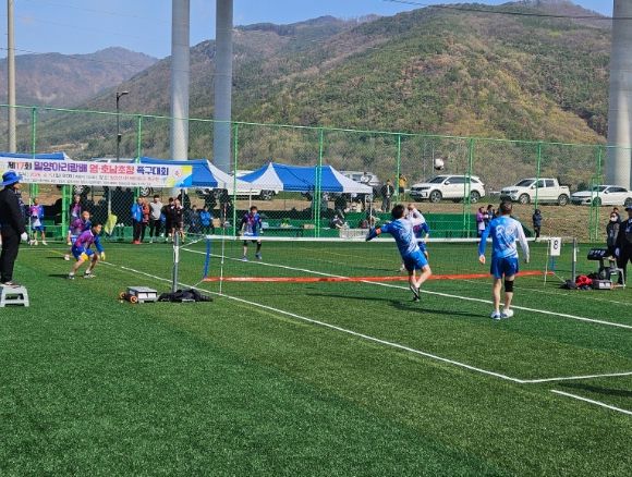 제17회 밀양아리랑배 영·호남초청 족구대회 경기 모습