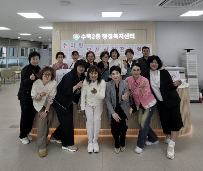 수택2동 북카페 ‘수이랑’ 개소식을 진행하고 있다.